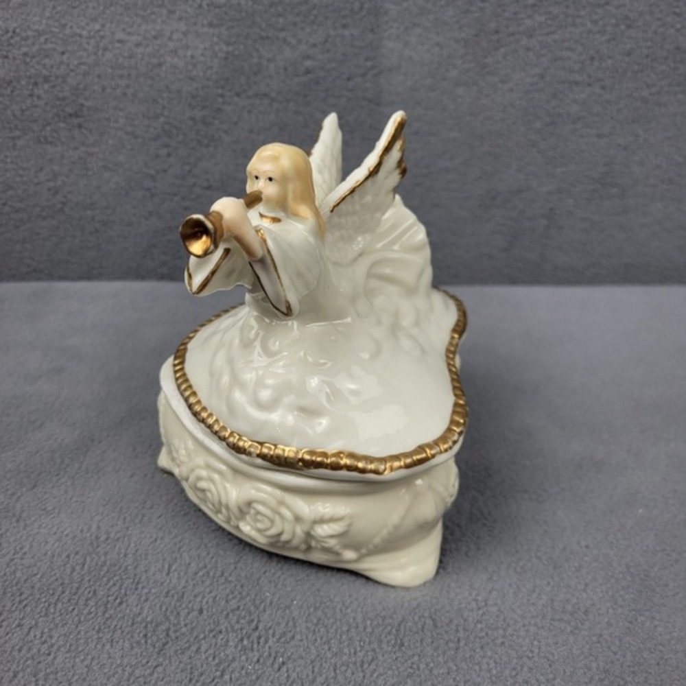 Rite Aid Angel Blowing Trumpet‎ Heart Porcelain Trinket Jewelry Box White Gold